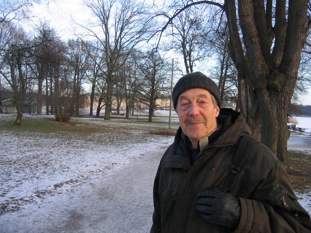 Sören Hallgren den 2 februari 2009, med Sjöhistoriska museet i bakgrunden. Foto av Sören Hallgren, 2009