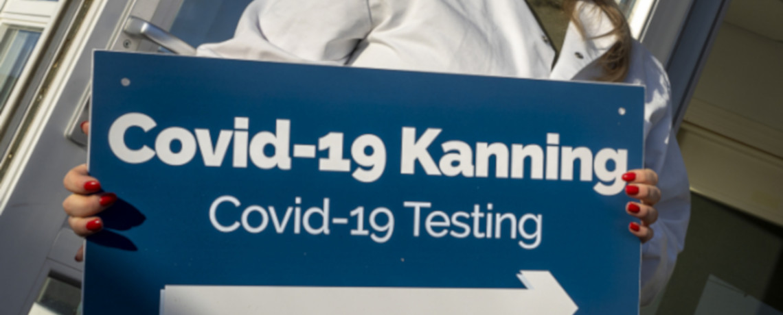 När alla covid-19 restriktioner släpps på Färöarna den 28 februari 2022, plockas skyltarna till provtagningarna också bort.